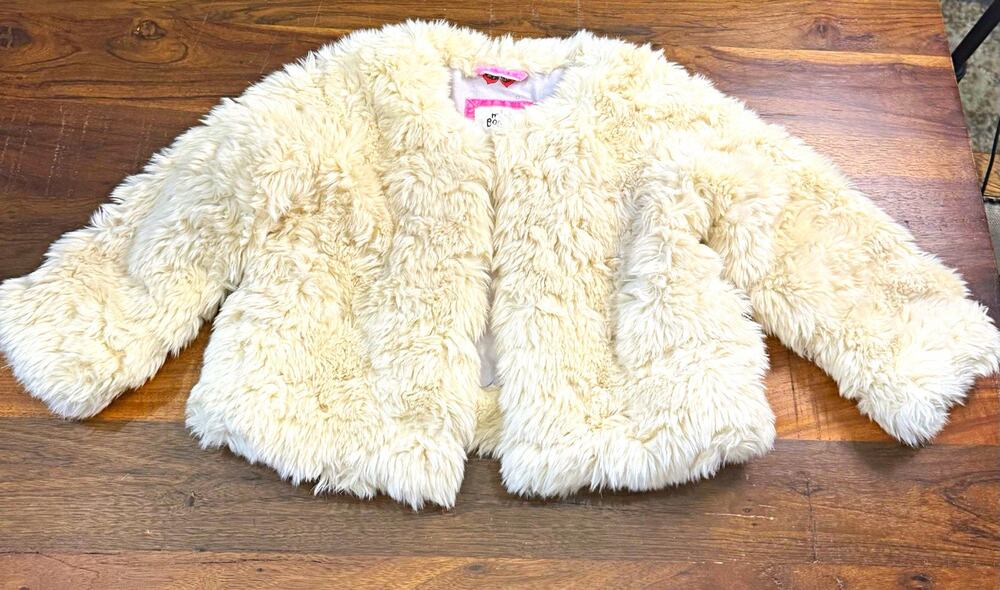 Mini Boden Girls Ivory Faux Fur Lined Jacket Hook & Eye Closure Size 4-5Y